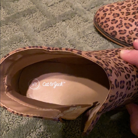 Size 5 Women’s Fun Cheetah Booties! - Picture 4 of 6